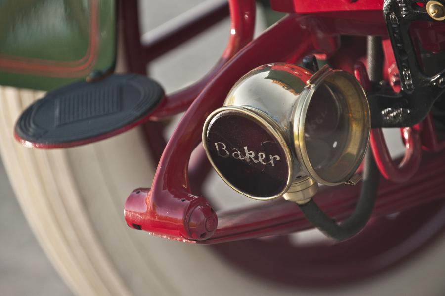 Детали экстерьера Baker Electric Model M Roadster 1908 года  (фото 3 из 16)